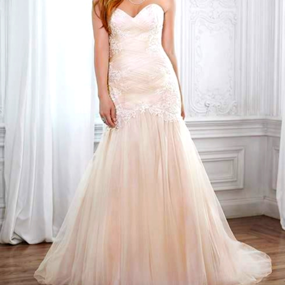 Maggie Sottero Georgia white wedding gown size 16 gown